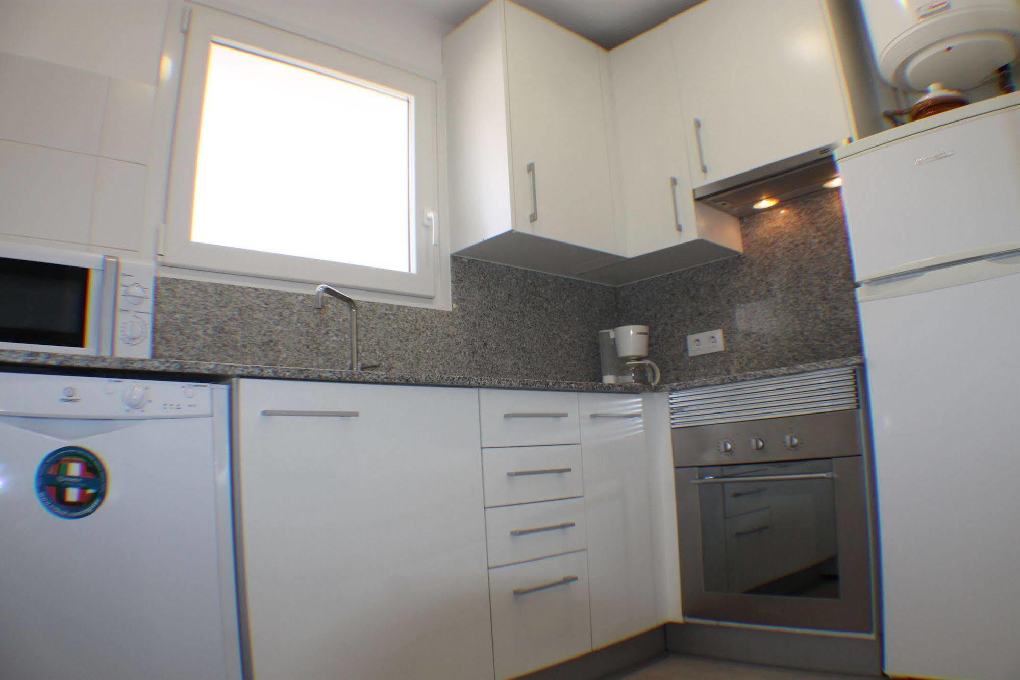 Agi Joan Badosa Apartment โรเซส ภายนอก รูปภาพ